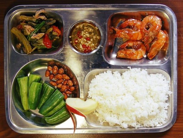 Cung cấp suất ăn cho công nhân