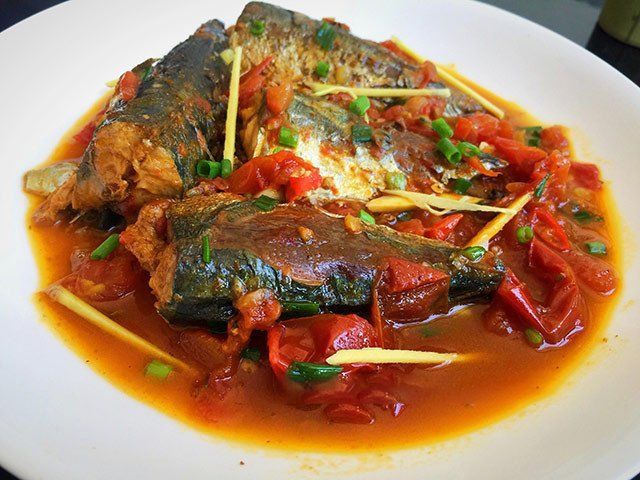Cá nục kho cà 