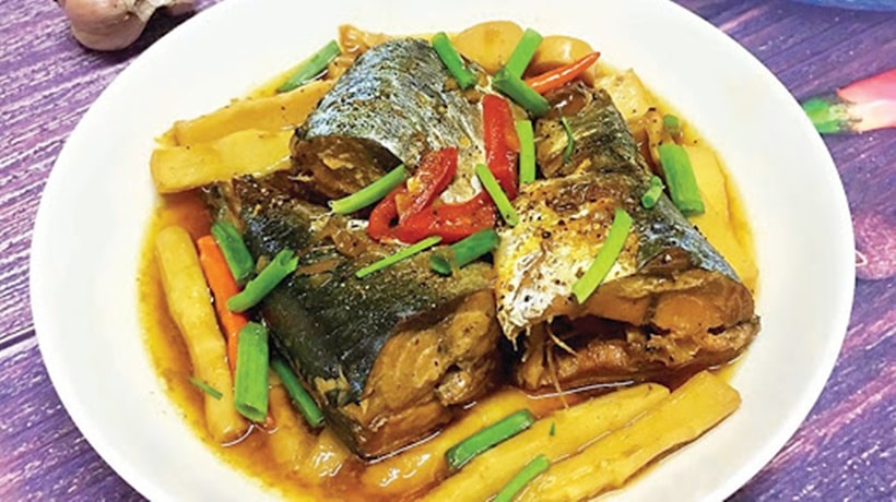 Cá nục kho măng