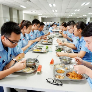 Cung cấp suất ăn cho công nhân