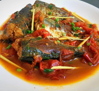 Cá Nục Kho Cà