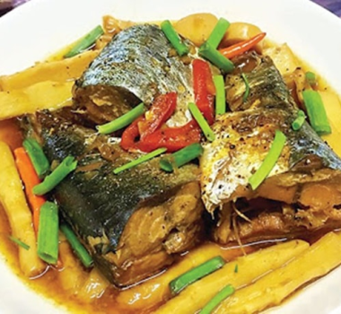 Cá nục kho măng